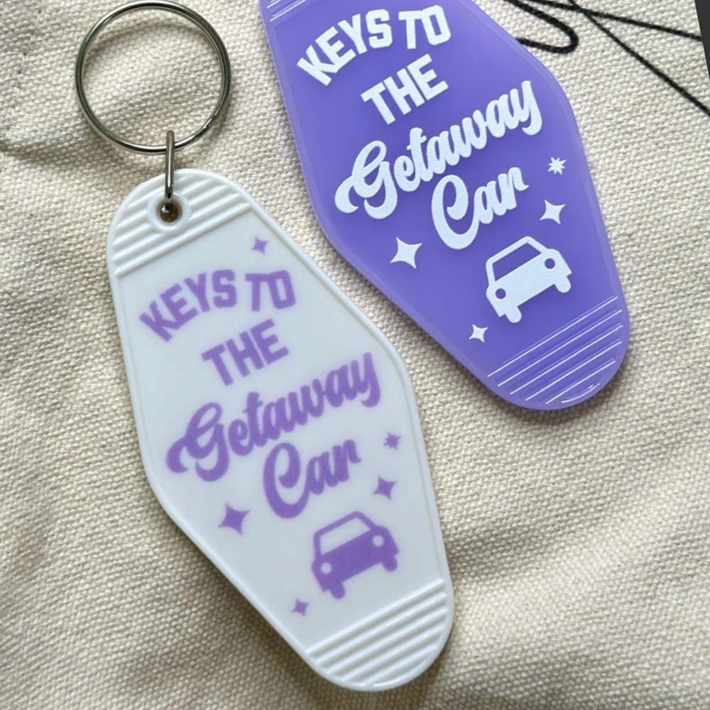 Taylor Swift Themed Motel Keychain That Says “Keys To The Getaway Car” NEW